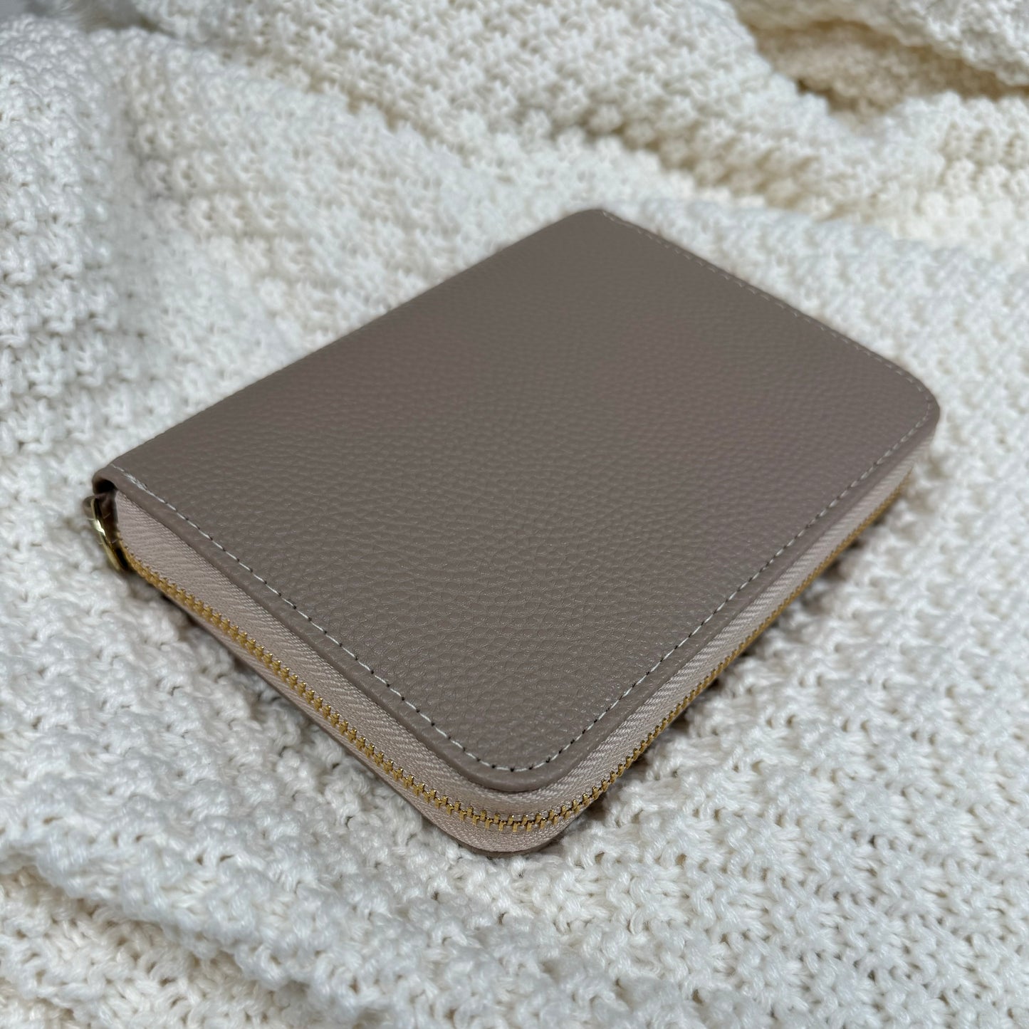 A7 binder Brown